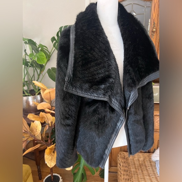 Bebe beautiful faux fur jacket - Picture 2 of 6
